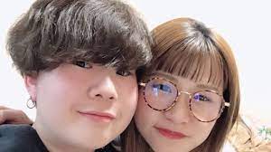 【カップルYouTuber】面白くて人気！「夜のひと笑い」の魅力は？